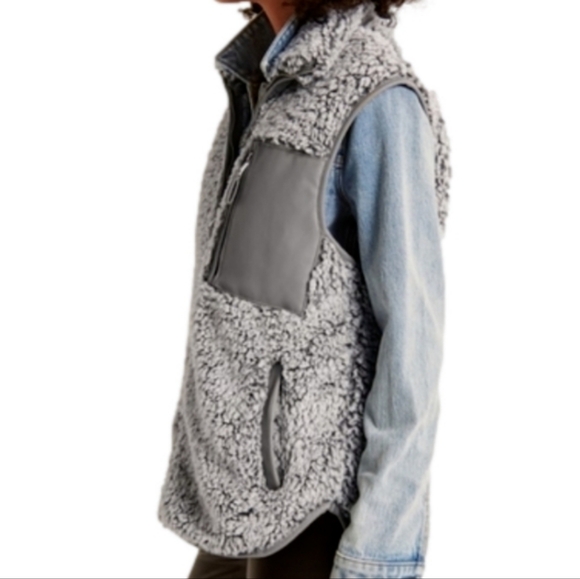🤍ABERCROMBIE & FITCH CloudNWTSherpa Vest - Picture 2 of 5